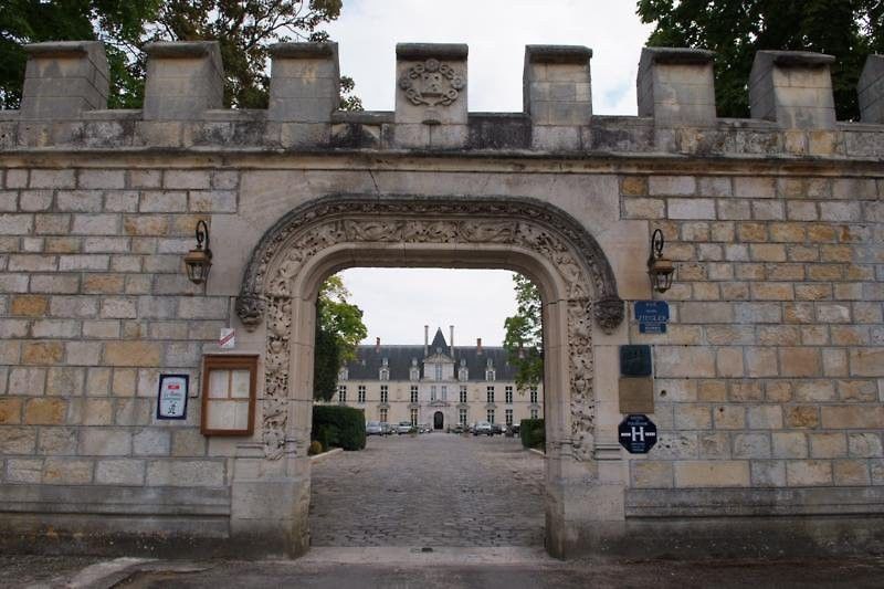 Chateau D'Augerville Golf & Spa Resort Exterior photo
