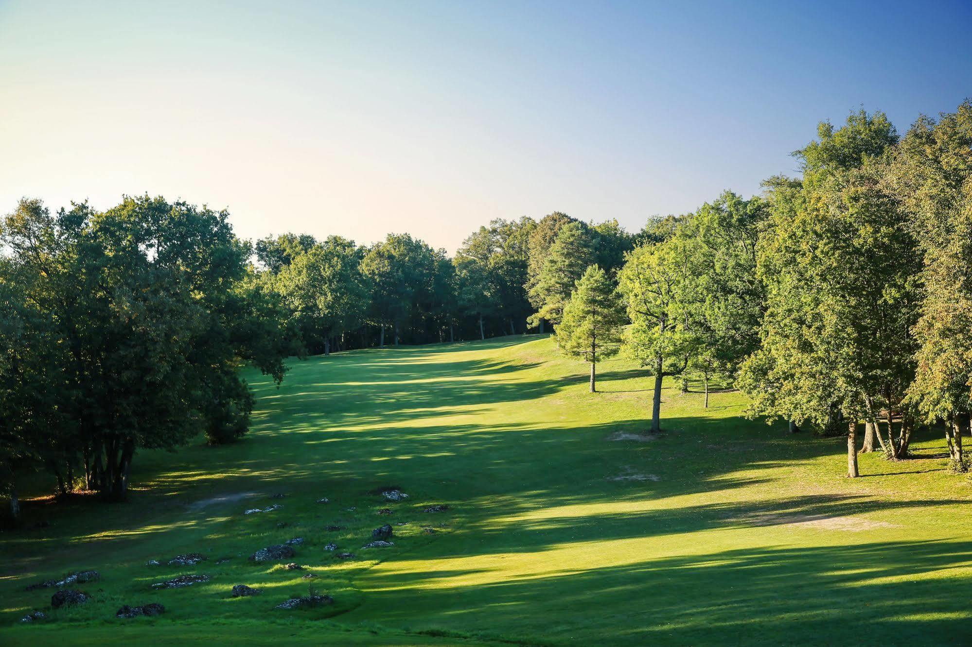 Chateau D'Augerville Golf & Spa Resort Exterior photo