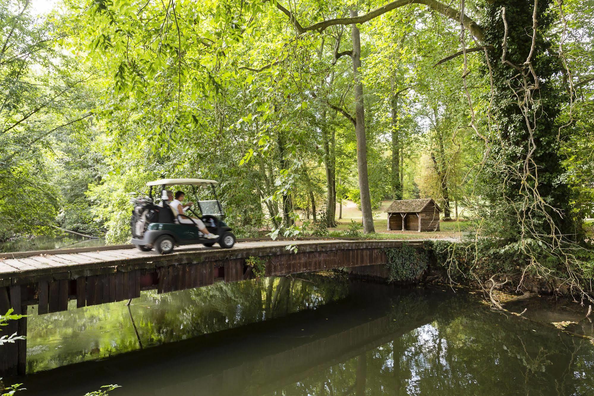 Chateau D'Augerville Golf & Spa Resort Exterior photo