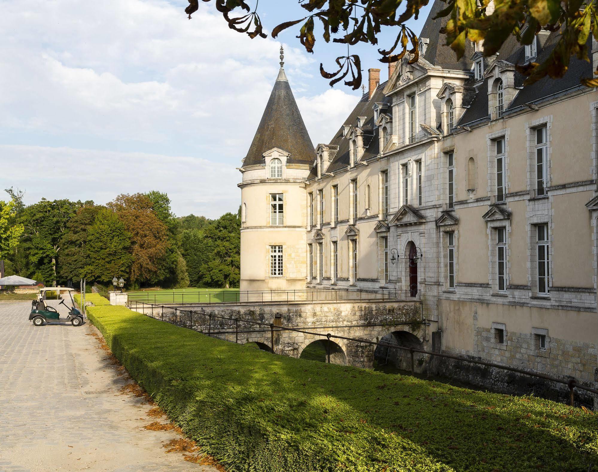 Chateau D'Augerville Golf & Spa Resort Exterior photo